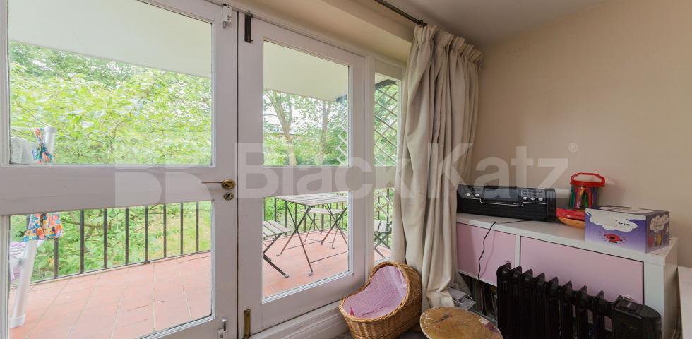 			New Instruction! Private balcony!, 2 Bedroom, 1 bath, 1 reception Flat			 Christchurch Road, Crouch End